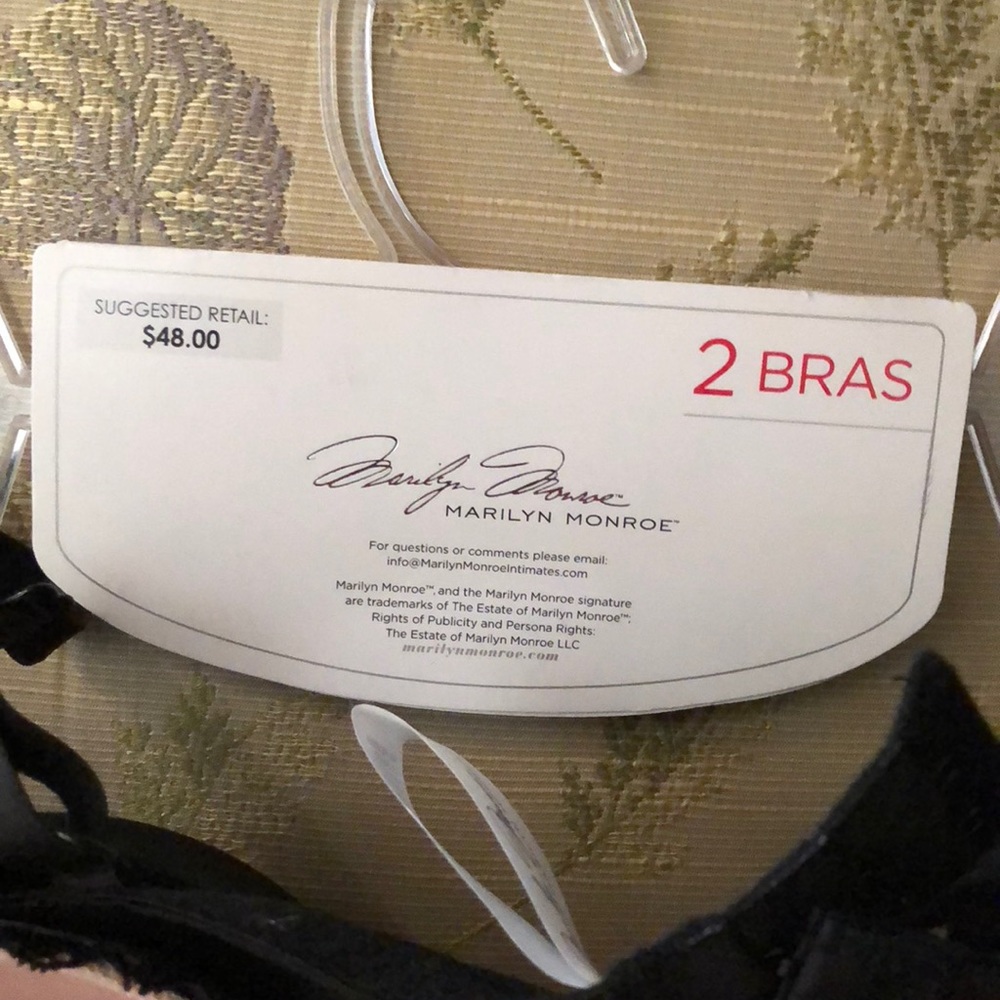 2 Marilyn Monroe bras - Picture 4 of 4